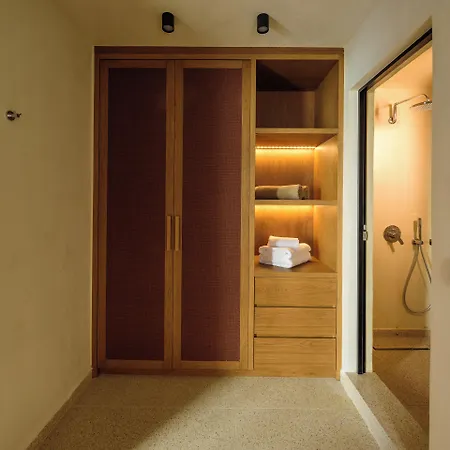 Ξενοδοχείο Alleys Boutique & Santorini 4*